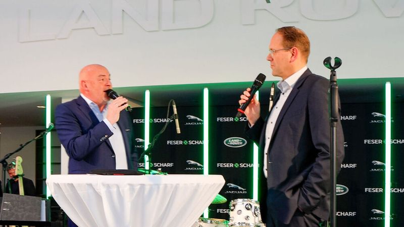 Auch Jaguar-Land-Rover-Deutschland-Geschäftsführer Jan-Kas van der Stelt nahm an der Eröffnungsfeier des neuen Jaguar-Land-Rover-Autohauses teil. (Bild: Feser Graf)