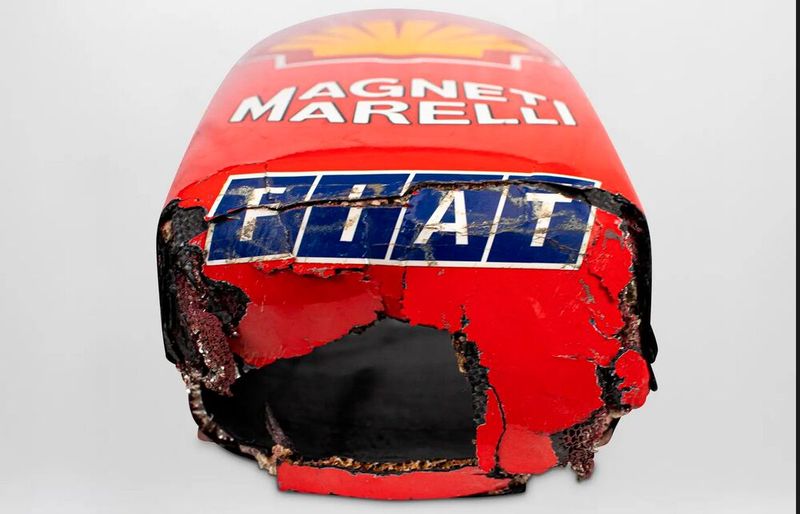 Ebenfalls in die Katergorie handfeste Technik zählt die Nase von Michael Schumachers 1999er Ferrari mit einem Schätzwert von 6.000 bis 8.000 Euro.  (Bild: RM Sotheby’s )