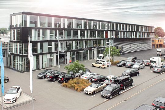 Der Firmensitz und die Verwaltungszentrale von Auto Senger befinden sich in Rheine.(Bild:  Senger)