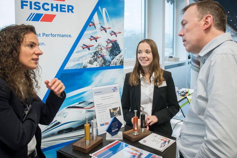 Der Kongress und die Tischmesse im Foyer boten einen angenehmen Rahmen für Gespräche und das Networking. (Thomas Entzeroth)