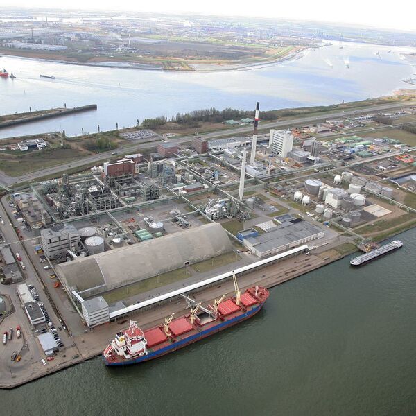 In the middle of the chemical hotspot: The production plants in Lillo and Kallo at the port of Antwerp play a central role in the production of high-performance plastics of the Cologne specialist chemicals group Lanxess.  (Lanxess)