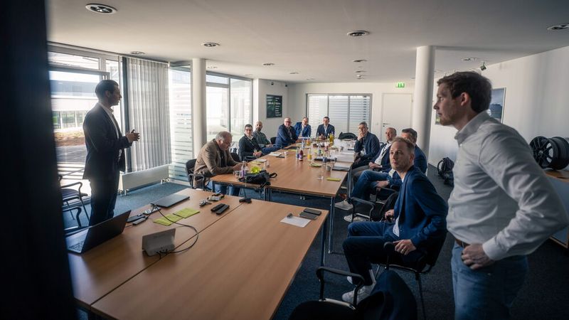 Besonders beeindruckt war die Jury des Automotive Business Awards von der quasi alleinigen Umsetzung des Innovationsprojekts durch die Autohausgruppe. (Bild: Jonas Blank)