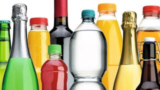 Mit Antriebslösungen von Nord gelangen Saft, Wasser und Co. zuverlässig in ihre Flaschen und anschließend in Kisten oder Kartonagen. (©akf - stock.adobe.com)