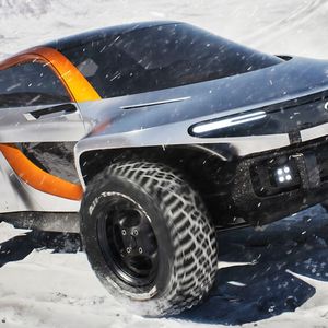 Der Elektro-Buggy verfügt über eine geschlossene Fahrgastkabine.(Bild:  Callum)