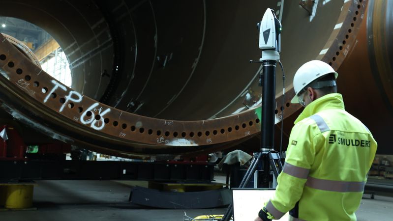 Der Lasertracker ATS800 ist vor allem für den Einsatz in der großformatigen Fertigung wie Luft- und Raumfahrt oder Schiffsbau konzipiert.(Bild:  Hexagon)