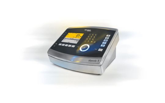 Der Wägecontroller Maxxis 5 überträgt die erfassten Gewichte und überträgt sie zusammen mit den Chargenprotokollen direkt ins ERP-System des Unternehmens.(Bild:  Minebea Intec)