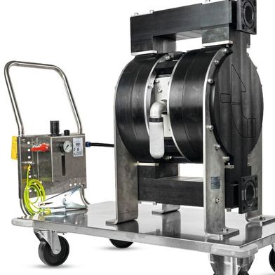 Auch als mobile Einheit verfügbar: Die Doppelmembranpumpe von Timmer eignet sich für flexible Einsätze in Chemieparks und Ex-Bereichen.
 (Bild: Timmer GmbH)
