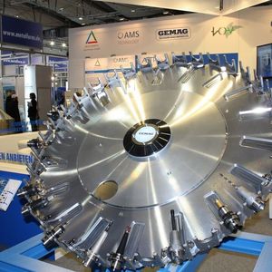 Teamwork: Werkzeugscheibenmagazin mit 36 Werkzeugplätzen.