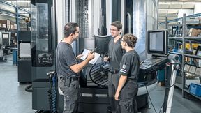 La priorité actuelle de la Formation professionnelle Swissmem est de développer des moyens de formation et des supports concrets pour le lancement des apprentissages en août 2026, sur la base des nouvelles ordonnances en vigueur depuis janvier 2026. (Source : Schindler AG Switzerland)