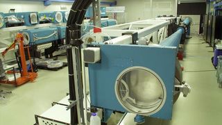 Teleskop des PHELIX-Hauptverstärkers während der Bauphase.  (Foto: G. Otto, GSI)