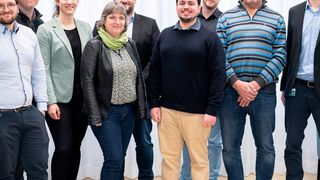 Elkasyn-Abschlusstreffen am Fraunhofer Umsicht in Oberhausen: Kevinjeorjios Pellumbi, Michael Prokein, Theresa Jaster (alle vom Fraunhofer Umsicht), Sabine Kareth (Ruhr-Universität Bochum), Heiko Lohmann (Fraunhofer Umsicht), Maximilian Schmidt (Universität Stuttgart), Marvin Dorn (Ruhr-Universität Bochum), Dr. Michael Gahr (Projektträger Jülich) und Stephan Heuser (Fraunhofer Umsicht). (Bild: Fraunhofer Umsicht/ Christian Spieß)