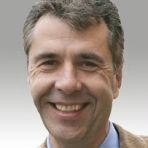 Titel, Name: Dr. Roland Gerner Geburtsjahr, -ort: 1954 in Höchstadt an der Aisch Funktion: Mitglied der Geschäftsleitung, Geschäftsführer der Heraeus Precious Metals GmbH & Co. KG  Firma: Heraeus Holding GmbH  Ausbildung: Studium der Chemie an der Johannes Gutenberg Universität Mainz Abschluss: Promotion in Mainz  Berufliche Laufbahn: 1984-1993 Tätigkeit zunächst als Laborleiter im Bereich Forschung Metall-Chemie eines führenden weltweit tätigen Chemie- und Edelmetallunternehmens, später als Abteilungsleiter im Fachbereich Forschung Metall 1993 Leitung der zentralen Edelmetallscheiderei  Seit 1998 Leiter der Bereiche Edelmetallchemie (Scheidung und Produkte), keramische Farben, Galvanotechnik, Schmuckhalbzeuge und Elektronikprodukte bei einer brasilianischen Tochtergesellschaft, verantwortlich für Lateinamerika mit drei Standorten in Brasilien und Argentinien Seit 2001 Geschäftsführer der Heraeus Precious Metals GmbH & Co. KG und Mitglied der Geschäftsführung  Familienstand: verheiratet, zwei Kinder  (Bild: Heraeus)