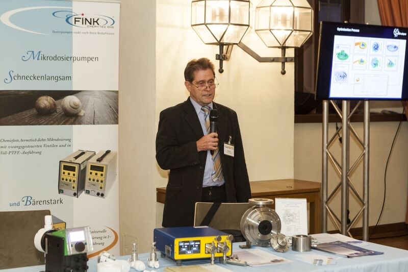 Fink Chem+Tec (im Bild Dieter Fink) hat sich seit vielen Jahren der Entwicklung und Herstellung spezialisierter Dosierpumpen, Mikrodosierpumpen, Mischpumpen und Hochdruckpumpen verschrieben. (Bild: Bausewein/PROCESS/PharmaTEC/Schüttgut)