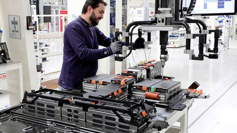 Batteriesystemfertigung bei VW in Braunschweig. Batteriesystemfertigung bei VW in Braunschweig.