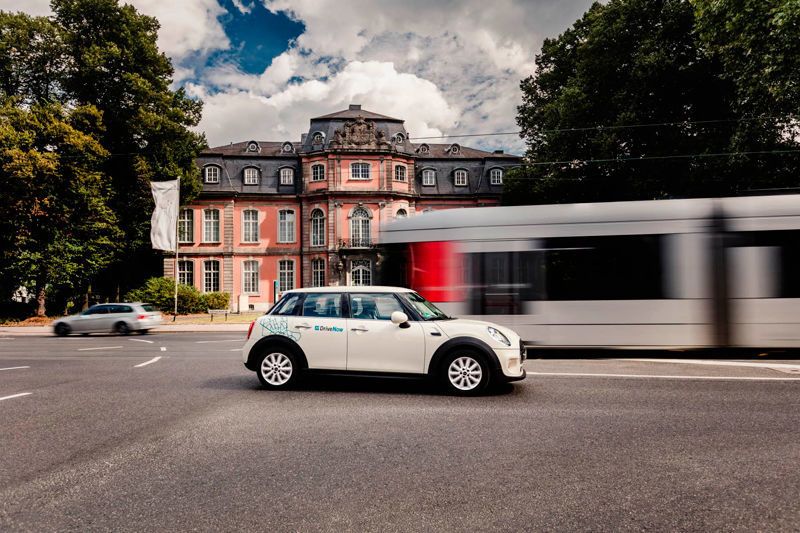 Mobility-as-a-Service wird auch den öffentlichen Nahverkehr stärken und durch Predictive Analytics dem Endkunden optimale Verkehrsmittel und -wege vorschlagen. (DriveNow)