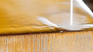 Das weltweit patentierte Schleusenverfahren der Abrasivmittelzumischeinheit Consus (Continuous Suspension) ermöglicht heute die kontinuierliche Zufuhr des Abrasivs in den Druckbehälter und somit unterbrechungsfreies Schneiden.  (Bild: Consus-ANT)