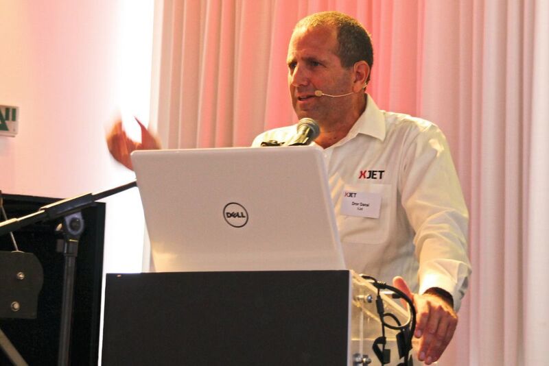 Dror Danai, Chief Business Officer von Xjet, stellt die große Leistung des Xjet-Teams heraus. In nur fünf Jahren haben sie das Nanoparticel-Jetting und zwei Werkstoffe dafür entwickelt. (Simone Käfer, MM)