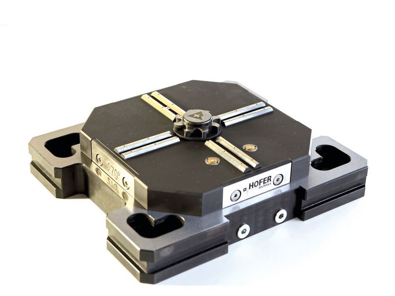 Die Nullpunktspannsysteme «TITAN» von Hofer vereinen alle Anforderungen an ein hochpräzises, universelles und frässtabiles Spannsystem. Schraubstöcke und Spanner können direkt in die Palette integriert werden. (Bild: Hofer Technics AG)