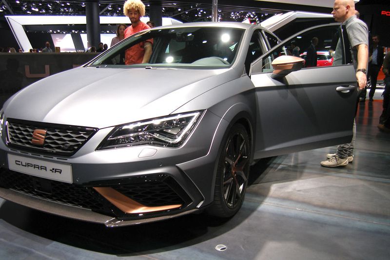 Ein Eyecatcher auf dem Seat-Stand auf der IAA ist der neue Leon Cupra. (Grimm / »kfz-betrieb«)