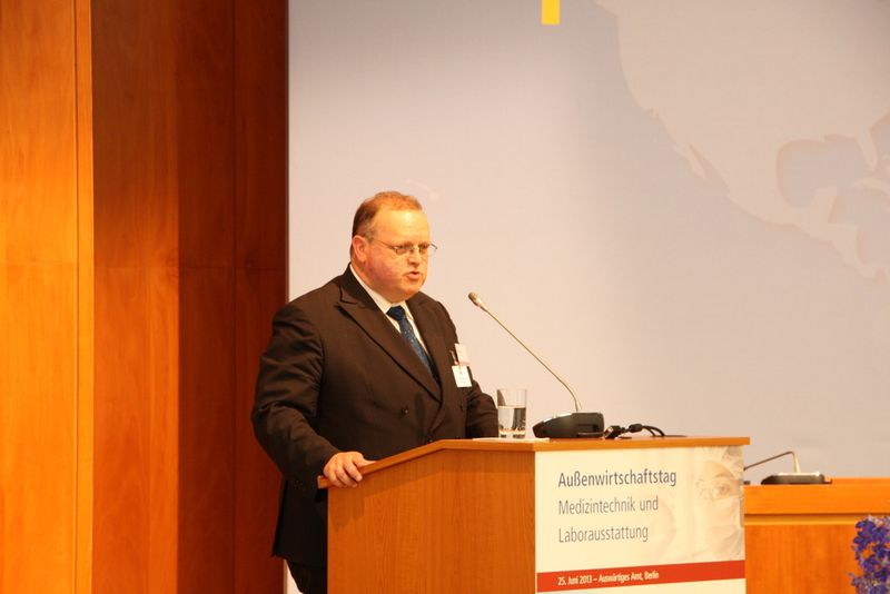 Dr. Volker Berresheim vom Auswärtigen Amt: „Die deutsche Medizintechnik-Branche ist eine Vorzeige-Branche für die deutsche Außenpolitik. Das macht uns für das Ausland attraktiv.“ (Bild: Finus)