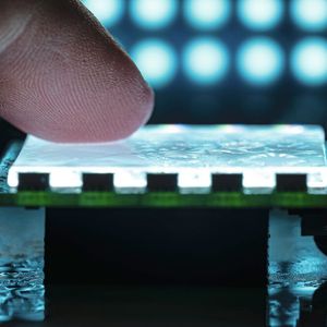 Ein Teststand für kapazitive Einzeltaster. Das Bild zeigt den Funktionstests für Betauung.(Bild:  Gett)