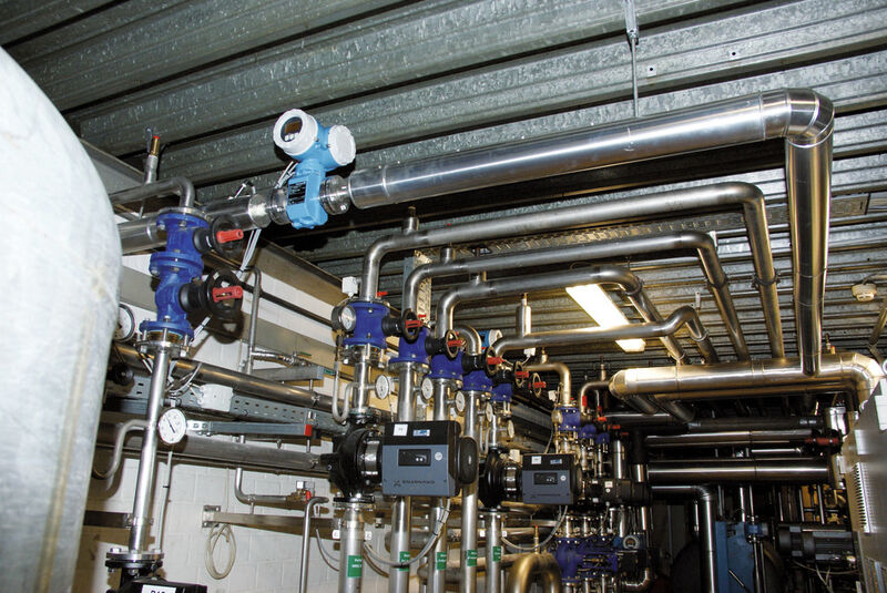 Abwärmemengenerfassung der Druckluftkompressoren und Kompaktthermometer im Kompressorraum. (Endress+Hauser)