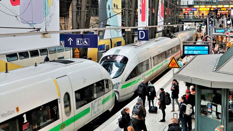 Auch so mancher Bahnstreik hat nicht verhindert, dass die Deutschen zuletzt wieder zunehmend längere Strecken zurückgelegt haben.(Bild:  Deutsche Bahn AG / Wolfgang Klee)