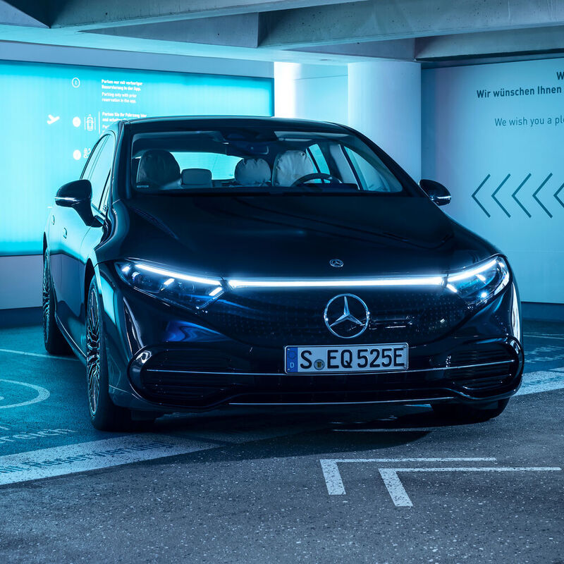 Für das vollautomatisierte Parksystem im Parkhaus P6 am Flughafen Stuttgart hat das Kraftfahrt-Bundesamt die Genehmigung erteilt. 