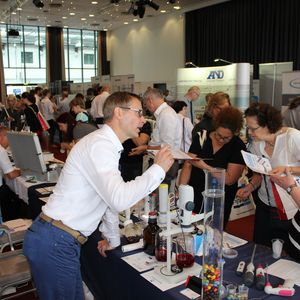 Impressionen der Lab-Supply Berlin vom 13. Juni 2019  In den Hallen des Estrel-Hotels in Berlin Neu-Kölln konnten Besucher der Lab-Supply mit den Ausstellern ins Gespräch kommen. Hier sind einige Impressionen vom Messetag sowie Besucherstimmen für Sie zusammengestellt. Die nächste Lab-Supply ist am 28. August 2019 in Dresden. Weitere Infos zu den kommenden Lab-Supply-Messen finden Sie auf www.lab-supply.info.   Lese-Empfehlung: Nachbericht zum erfolgreichen Auftakt der Lab-Supply in Wien.(Bild: LABORPRAXIS, C. Lüttmann)