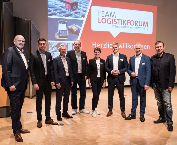Die Referentenschar zum 23. Team-Logistikforum am 28. November 2023 im Heinz-Nixdorf-Museum in Paderborn. (Bild: Team)