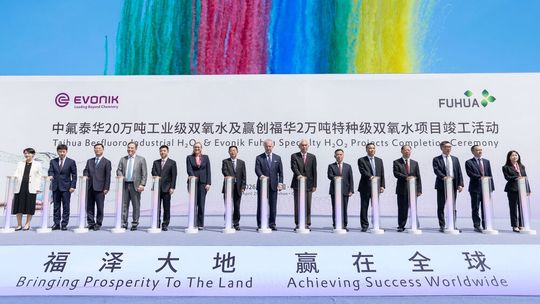 Evonik und Fuhua haben den Bau ihrer Wasserstoffperoxid-Spezialitätenanlage in Leshan, China, abgeschlossen.(Bild:  Evonik)