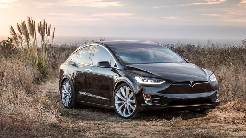 Tesla stellt die Produktion der Modelle X (im Bild) und S im Stammwerk in Fremont ein.(Bild:  Tesla)