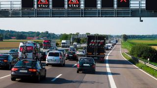 Schon 2020 war aufgrund der Pandemie ein Tiefstand bei der Zahl der Verkehrstoten erreicht worden. (gemeinfrei/Pixabay)