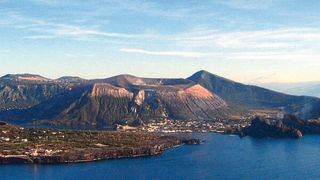 Forscher haben aus dem Bakterium Thermotoga maritima das vielleicht älteste Enzym der Zellatmung isoliert. Das Bakterium wurde erstmals im Meeressediment in der Nähe der Insel Isola di Vulcano bei Sizilien entdeckt. (Wikimedia, Brisk_g)