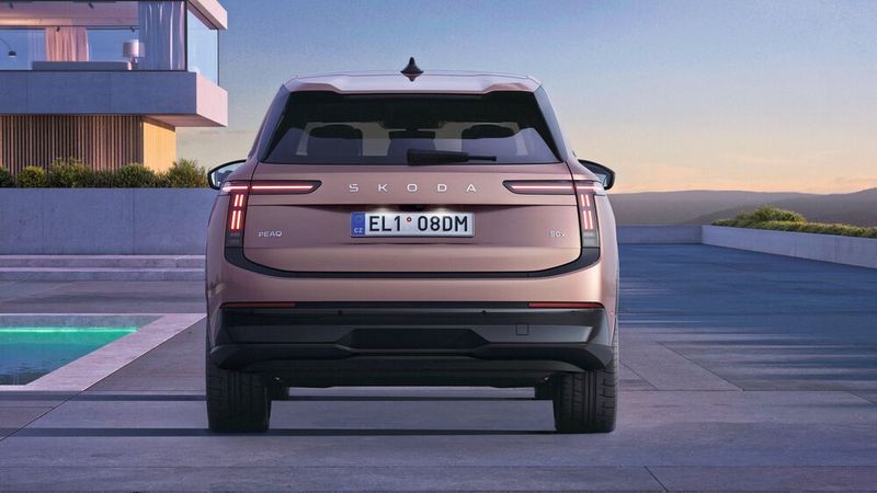 Die Heckpartie des Skoda-Neuzugangs mit T-förmigen Rückleuchten. (Bild: Skoda)