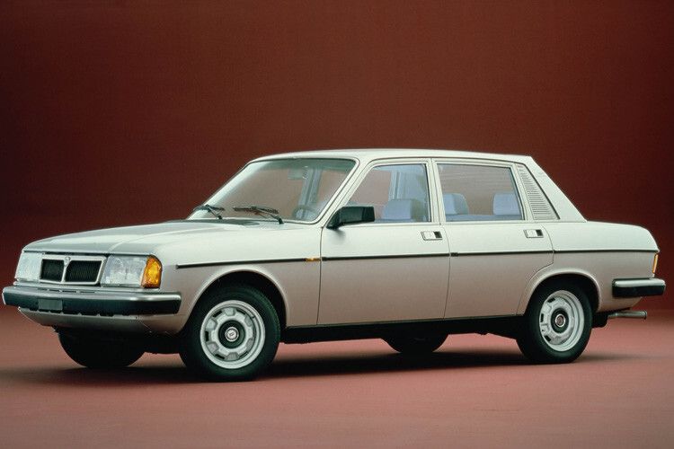 .... die viertürige Limousine mit exzentrischem Stufenheck wurde von Pininfarina kreiert. (Foto: Lancia)