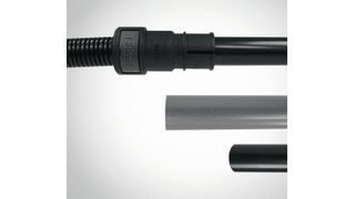 In Grau und Schwarz bietet Fränkische Industrial Pipes (FIP) jetzt Polyamid-6-Glattrohre an, die als Alternative für Aluminiumrohre für den Bahntechnik-Innenbereich zum Schutz von Kabeln eingesetzt werden können. Laut FIP halten sie Temperaturen zwischen -50 und 120 °C aus. Als passende Verbindungstechnik empfiehlt FIP sein System Fiplock-One Aipa, das auch Glatt- mit Wellrohren sicher kombinieren kann (siehe oben im Bild). (Fränkische)