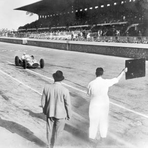 Auch wenn die Serienmodelle lange Zeit nicht für Sportlichkeit standen: Im Rennsport ist Mercedes-Benz lange schon aktiv.