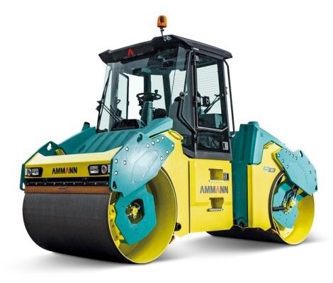 Red Dot Award 2015 - Knickgelenkte Tandemwalze Ammann ARX 90 von Ammann: Das Design der ARX 90 ist Teil der neuen Gestaltungslinie des Unternehmens. Charakteristisch für die hydraulische Tandemwalze ist der markante Linienverlauf zwischen Rahmen, Tanks und Kabine. Die geräumige Systemkabine wurde unter ergonomischen Aspekten neu konzipiert. Dank einer dreh- und verschiebbaren Sitzeinheit hat der Fahrer einen guten Überblick, zudem sind alle Funktionen inklusive eines ins Lenkrad integrierten Monitors am Fahrerplatz konzentriert. Das Vibrationssystem „ACEpro“ misst Verdichtung und Temperatur des Asphalts und regelt sowohl Frequenz als auch Amplitude automatisch. (Bild: Red Dot)