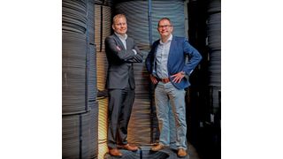 Heinrich Sülzle (li.) und Andreas Sülzle, Gesellschafter der Sülzle Gruppe, freuen sich über die Erweiterung des Produktangebots am Sülzle Stahlpartner Standort in Lübeck. (Sülzle)