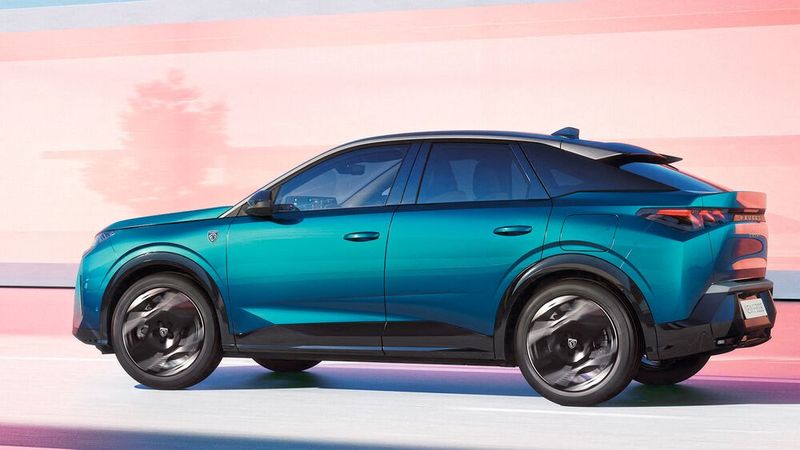 Der völlig neu konstruierte SUV legt in der Länge um 10 Zentimeter auf 4,54 Meter zu. (Bild: Peugeot)