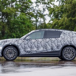 The five-door electric SUV is 4.71 meters (approx. 15 ft) long.(Image: Mercedes-Benz)