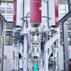 Zu den bekanntesten Produkten von Haver & Boecker zählen die Maschinen der Baureihe Roto-Packer, das am häufigsten verkaufte Hochleistungsverpackungssystem für Schüttgüter.(Bild:  Haver & Boecker oHG)