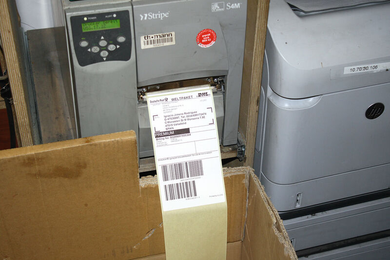 V-LOG erstellt auf einem Drucker alle Versandlabel nach den Vorgaben jedes einzelnen Frachtführers. (Bild: MHP)