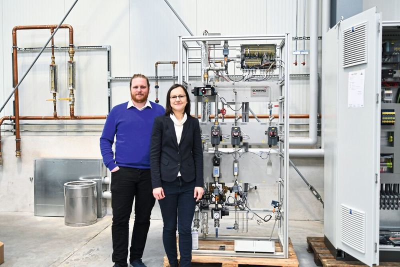 Julian Nienhaus und Natalya Prodan, Experten Wirbelschicht-Prozesstechnik, Schwing Technologies (Schwing Technologies)