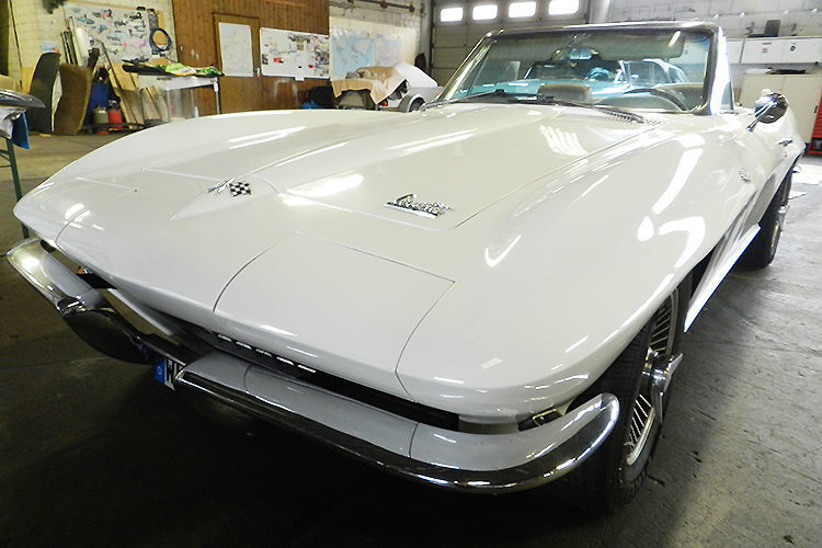 Das Modell ist aus dem Jahr 1964. Sein V8-Motor mit 5.700 ccm Hubraum entfesselt 365 PS. (Foto: Eck)