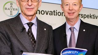 Dr. Marijn Dekkers, Vorstandsvorsitzender von Bayer (rechts) und Forschungsvorstand Prof. Dr. Wolfgang Plischke eröffneten die Innovations-Perspektive 2012 in Leverkusen. (Bild: Bayer)