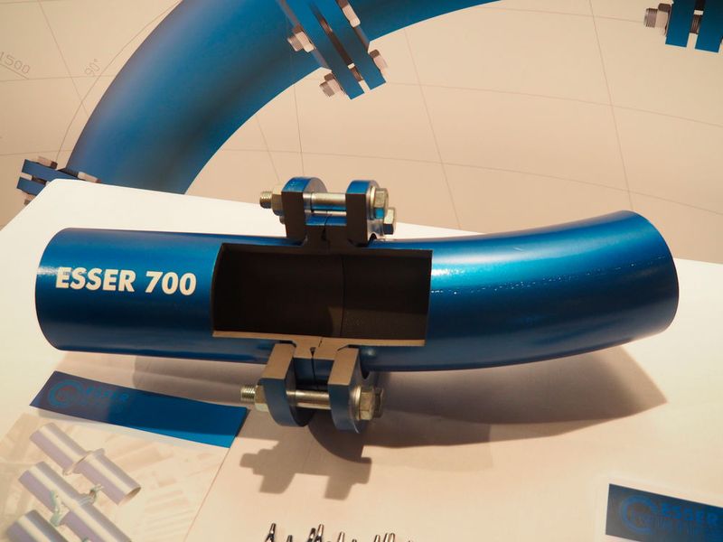 Wie lassen sich Schäden in Rohrbögen verhindern? Eindrucksvolle Lösungen zeigte Esser. (Bild: Mühlenkamp)