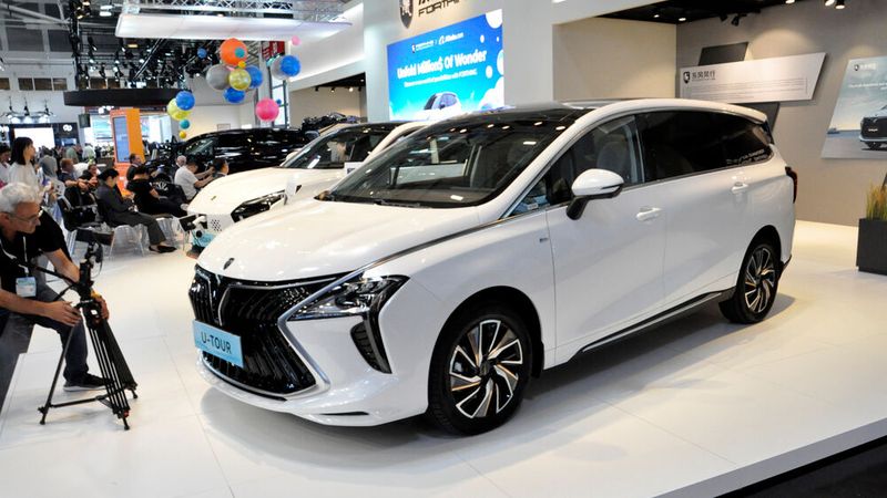 Dongfeng zeigt vier Modelle seiner Submarke Forthing in München, ... (Bild: Wehner – VCG)