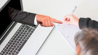 Trotz digitalem Lernen mussten die Mitarbeiter von pfm Medical ihre Schulungsteilnahme schriftlich bestätigen. Damit ist jetzt Schluss. Dank validiertem Lernmanagementsystem konnte der ganze Prozess digitalisiert werden. (Bild: gemeinfrei)